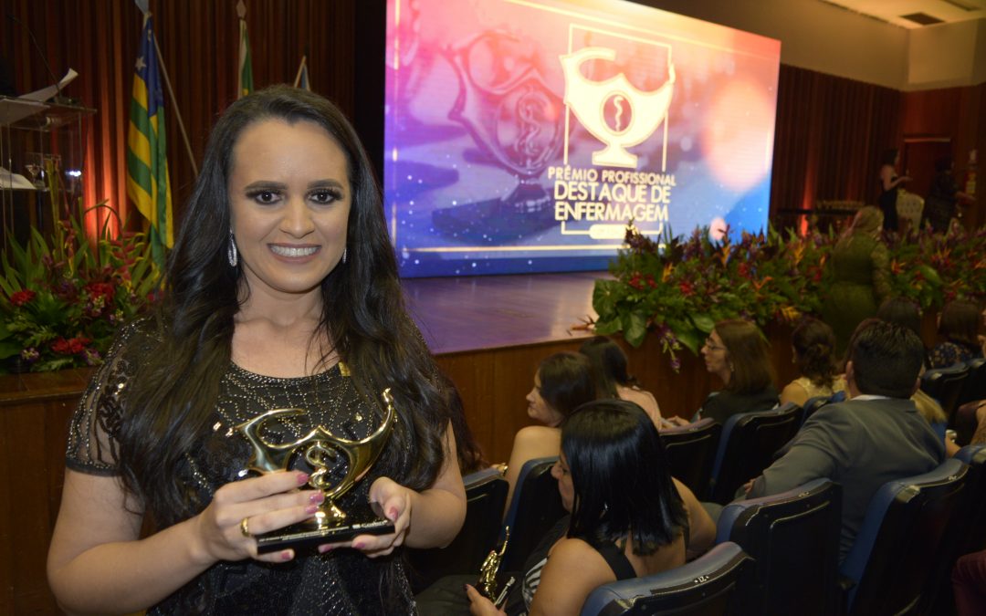 Enfermeira do HURSO é reconhecida pelo Prêmio Destaque de Enfermagem 2019